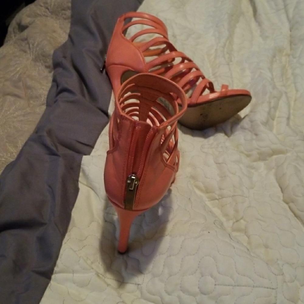 shoes - Picture 3 of 3